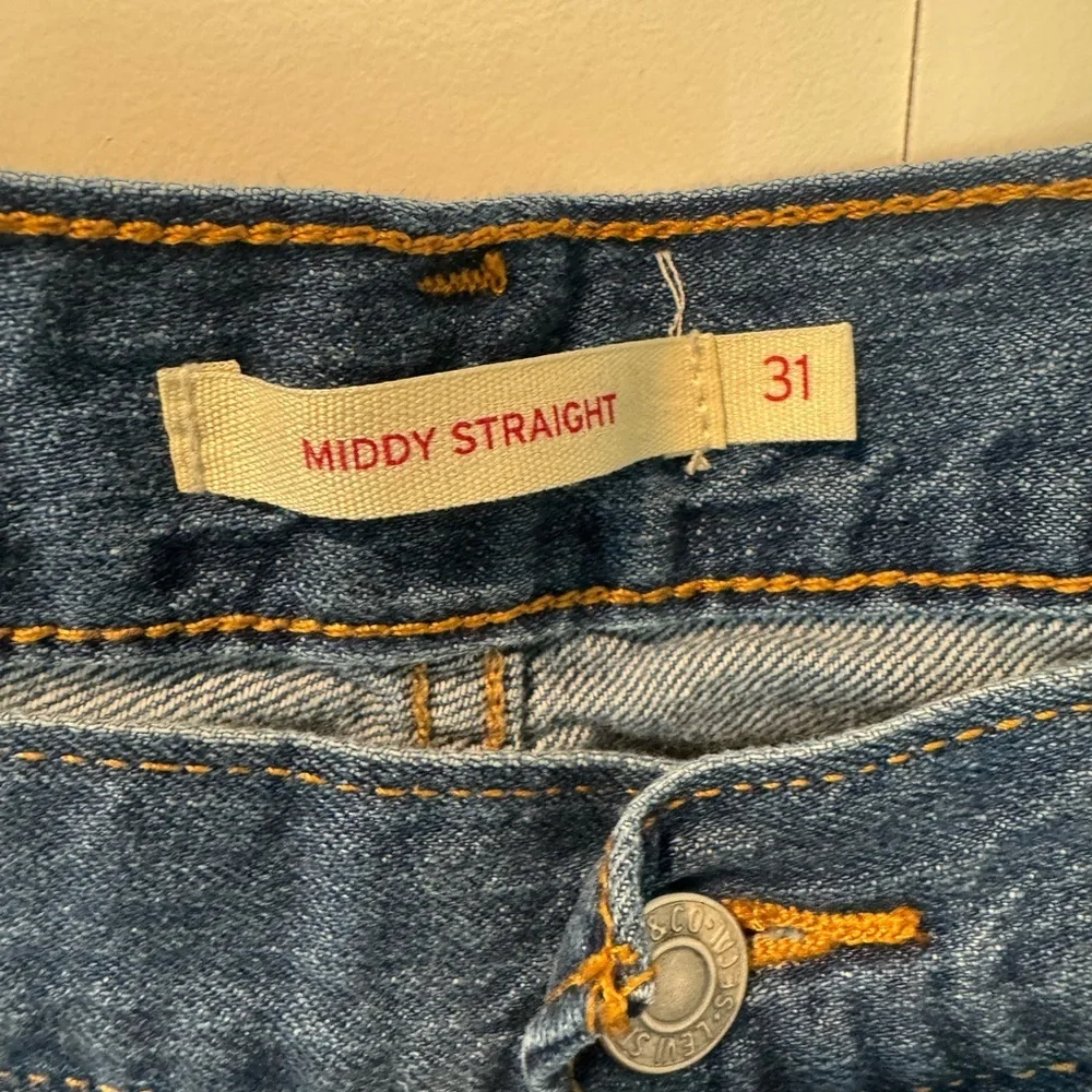 LEVI’S Middy Straight Medium Wash Mid Rise Denim Jeans Causal Womens Size 31